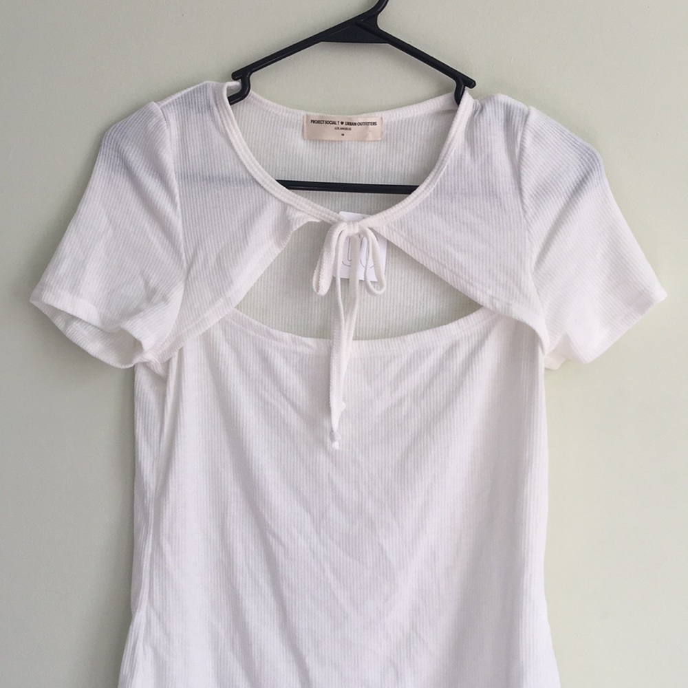 Dainty ribbed top with cut out and tie neck